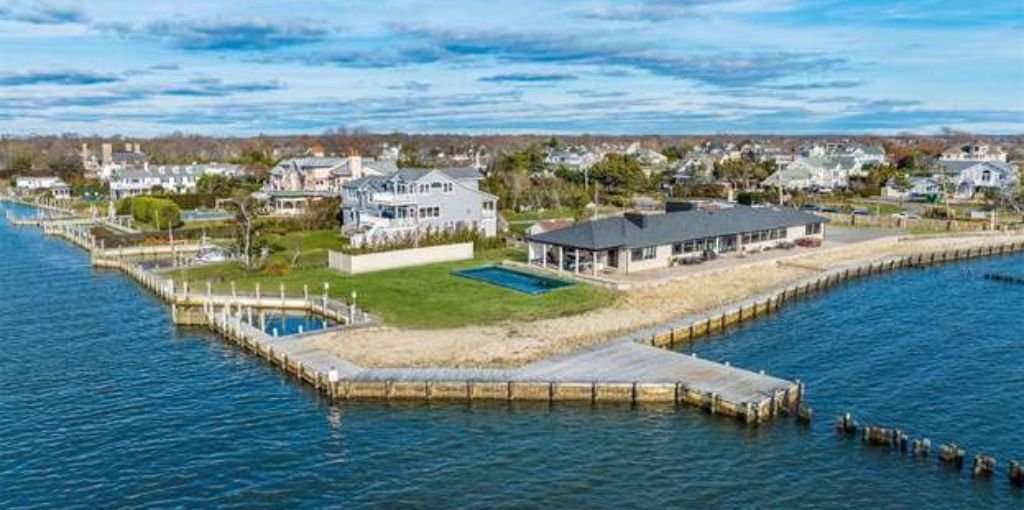 Frontier Airlines Islip office in Long Island